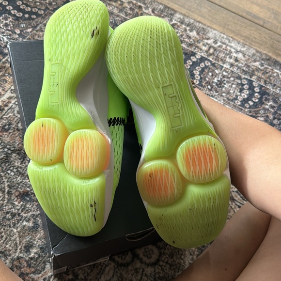 Lebron Witness V 9.5 - Picture 4 of 5